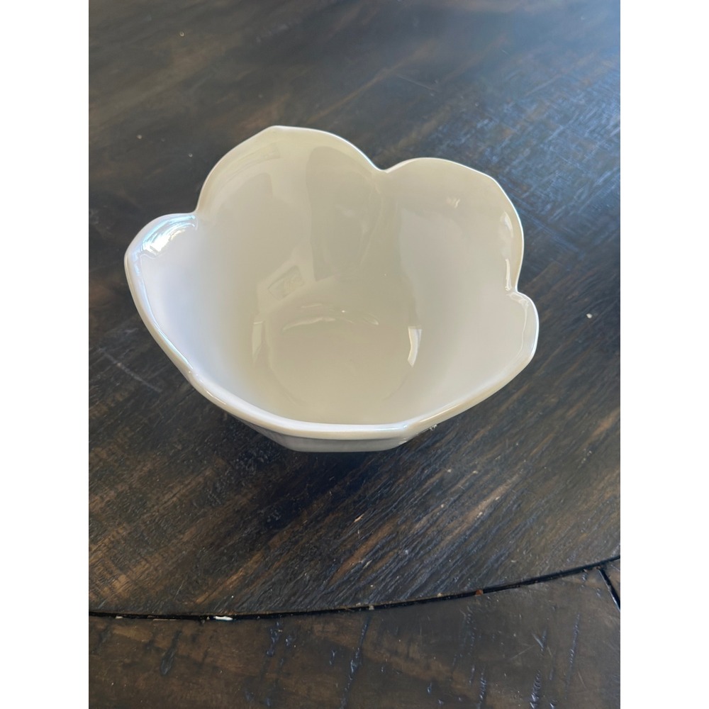 Pier 1 White Ceramic Flower Shaped Small Bowl Dish vintage EUC set of‎ 2